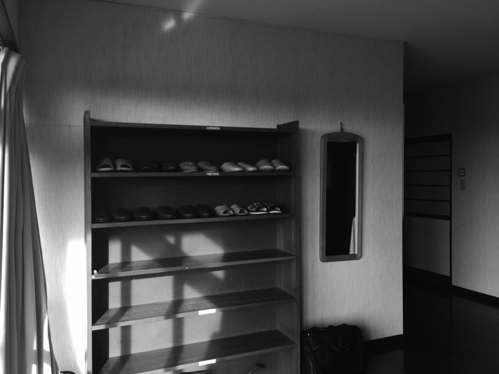 教会も天井と壁のクロス張替で、礼拝時などにも快適に過ごせる空間を。