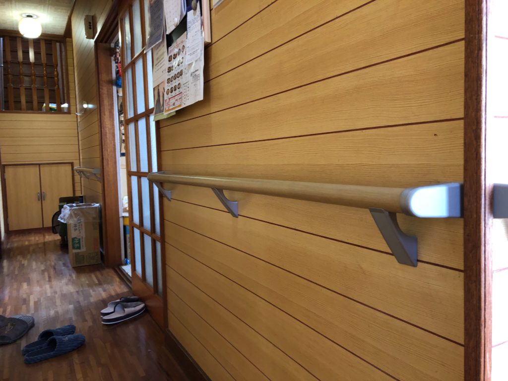 自治体の助成事業を活用してバリアフリー工事を行いました。