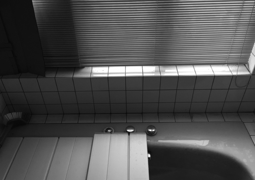 入浴中の転倒予防に手すりを設置しました。