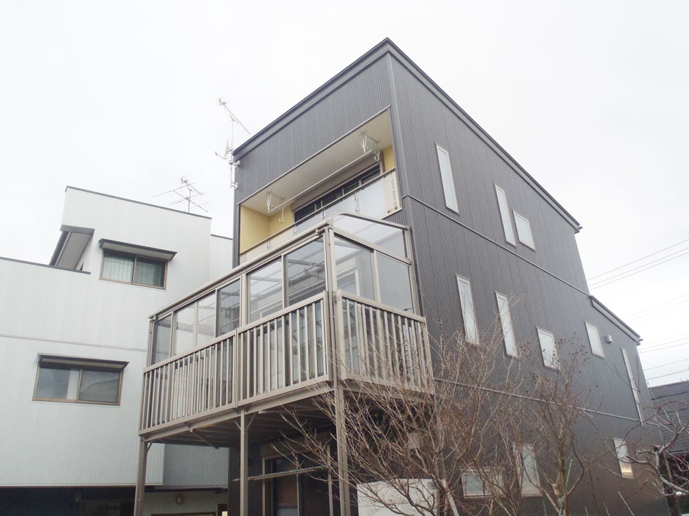 ビルトインガレージ付き都市型3階建て住宅（郡山市方八町）