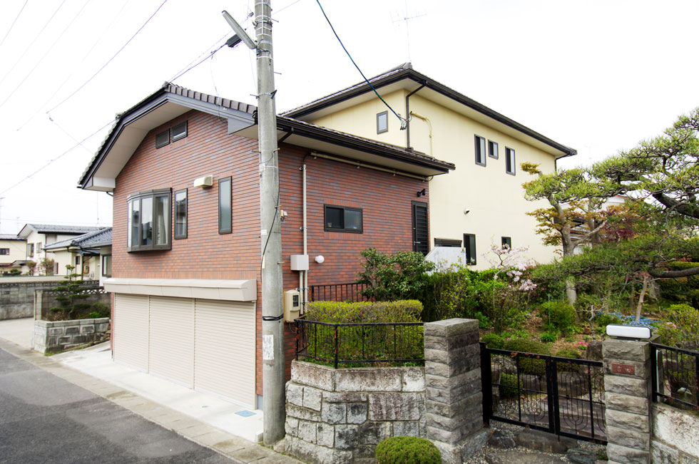 地形を活かしたビルトインガレージのある家：郡山市安積町