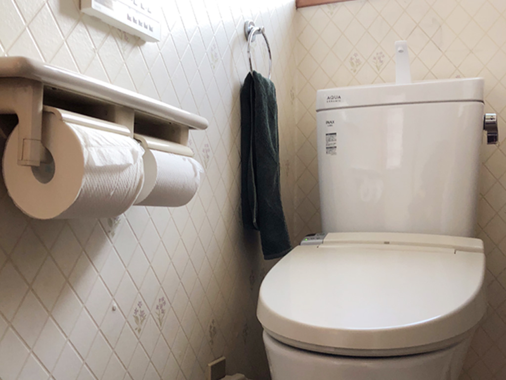 トイレのタンクの水が溜まらずに流れてしまうのでリクシルのアメージュZに。