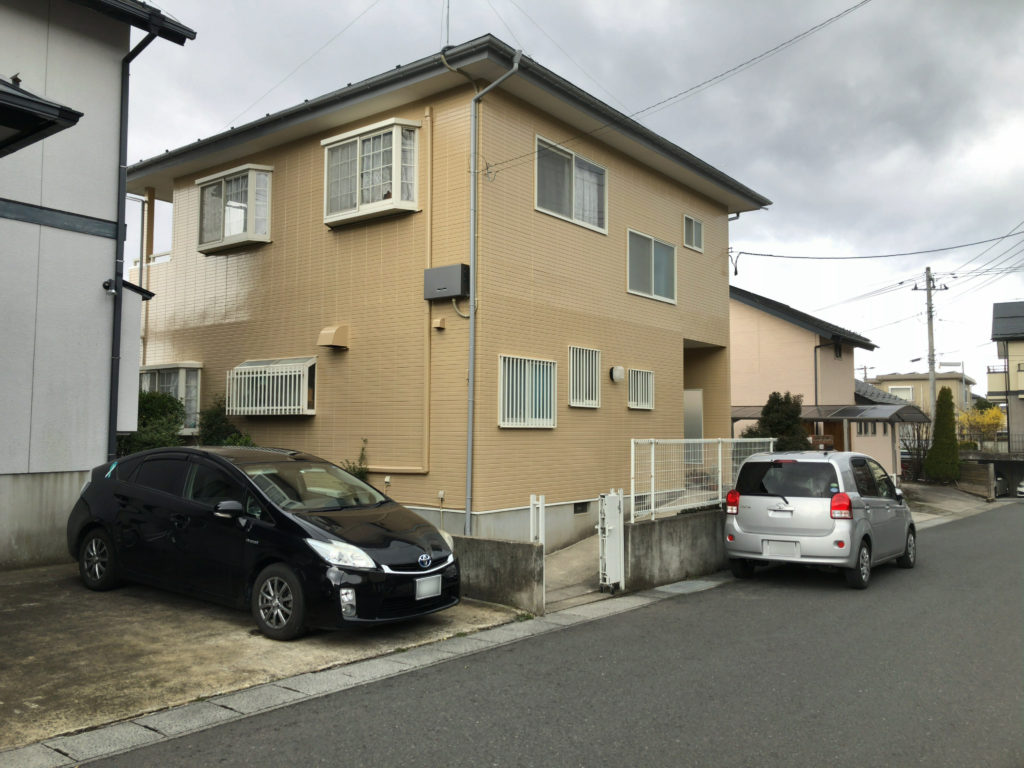 築20年で外壁が崩れてしまい…屋根・外壁を塗装することにしました。