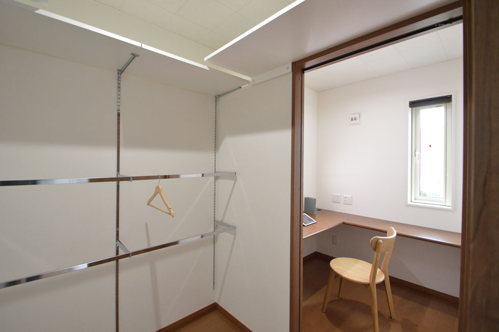 J.2階子供部屋